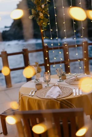 thumbnail: Couples dining