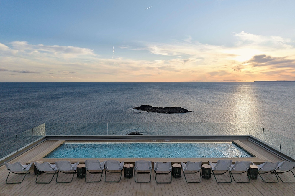 Rooftop pool