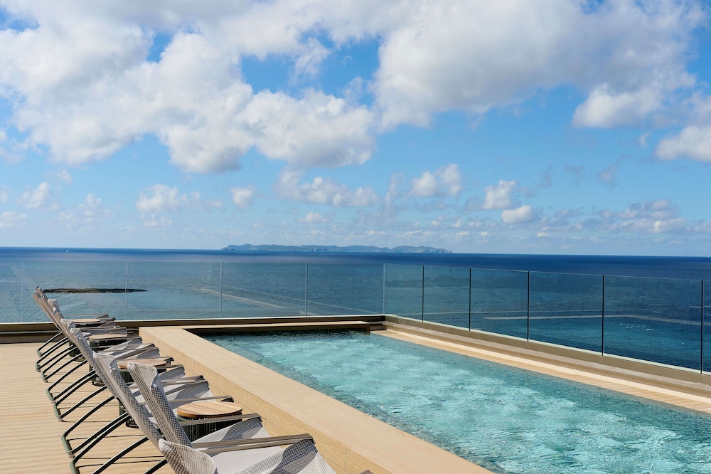 Rooftop pool