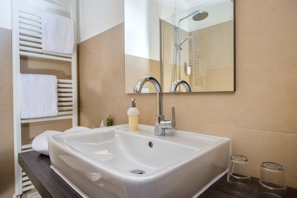 Bathroom sink