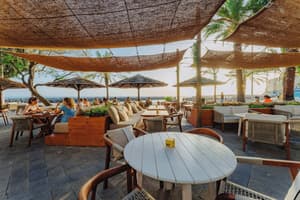 thumbnail: Bar (on property)