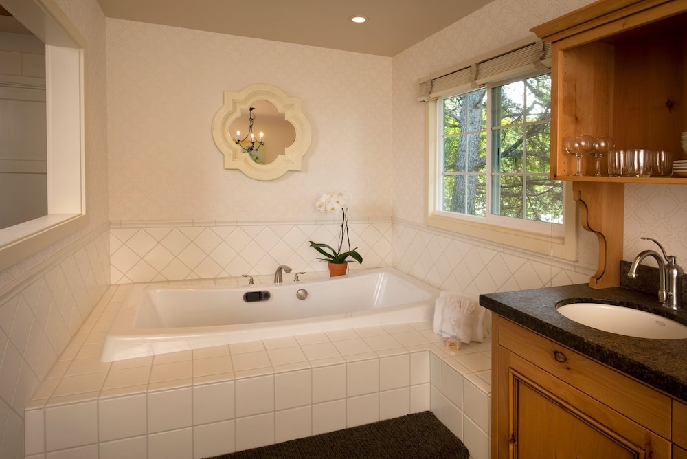 Jetted tub