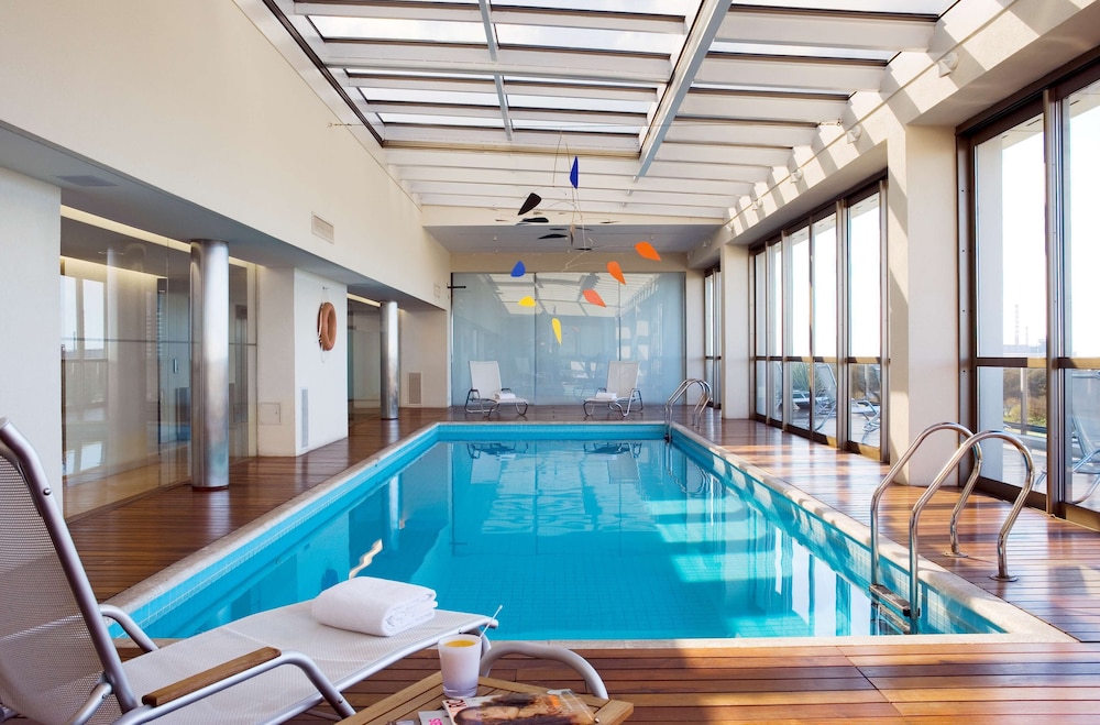 Indoor/outdoor pool