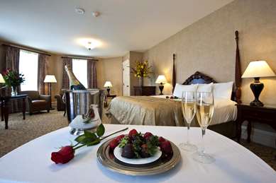 Dining,Dining Area,Restaurant,On-Site