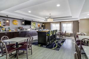 thumbnail: Breakfast area