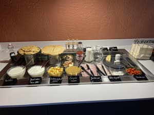 thumbnail: Breakfast area