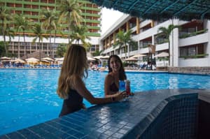 thumbnail: Swim-up bar