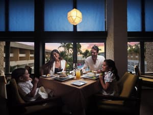 thumbnail: Family dining