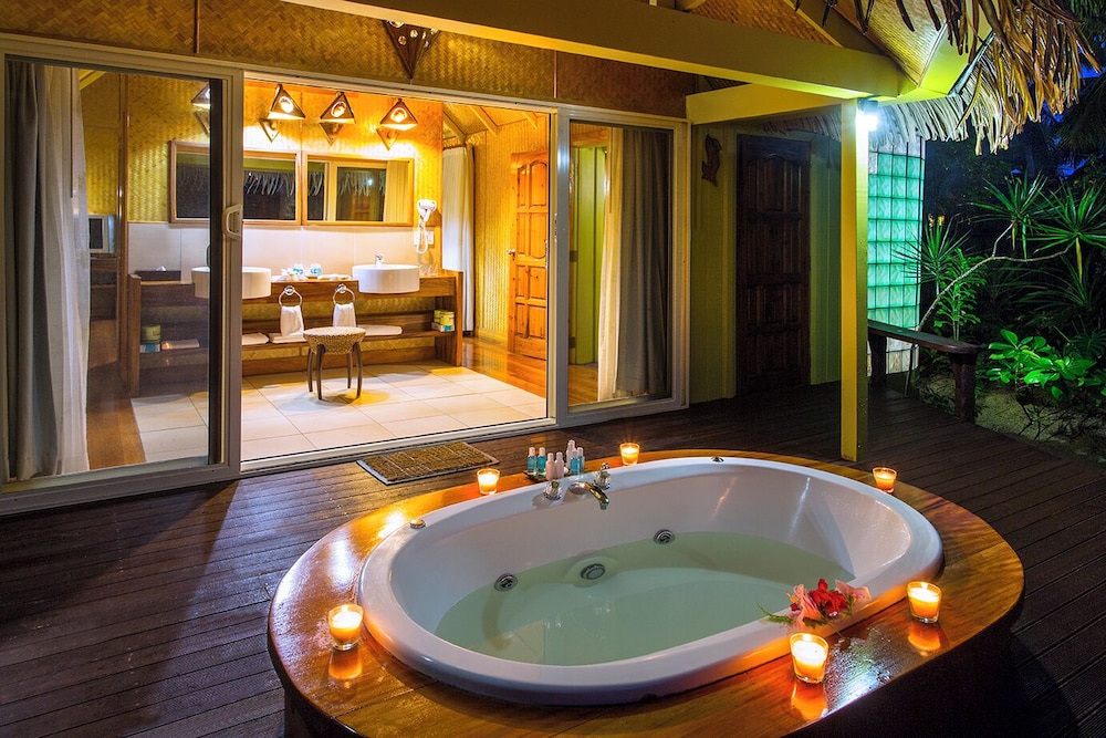 Private spa tub