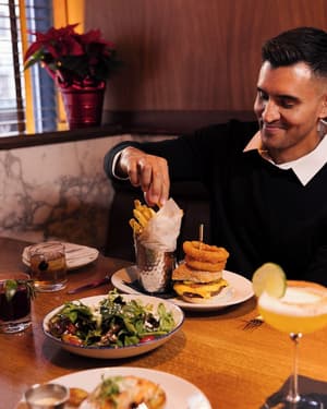 thumbnail: Restaurant