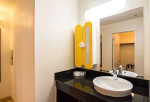 thumbnail: Bathroom amenities