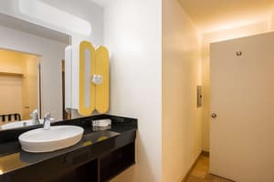 thumbnail: Bathroom amenities