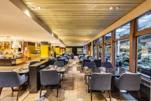 thumbnail: Restaurant