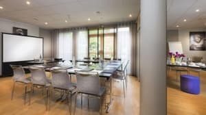 thumbnail: Business center