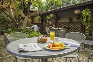 thumbnail: Breakfast area