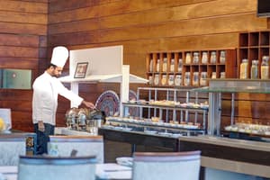 thumbnail: Outdoor dining