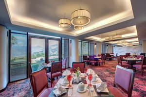 thumbnail: Outdoor dining