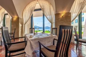 thumbnail: Restaurant