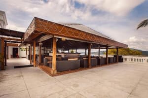 thumbnail: Bar (on property)