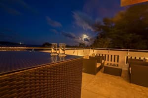 thumbnail: Bar (on property)