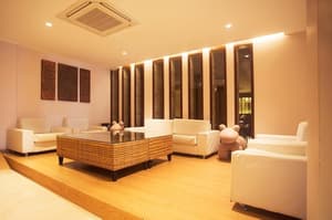 thumbnail: Lobby sitting area