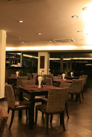 thumbnail: Restaurant