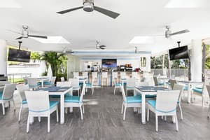 thumbnail: Bar (on property)