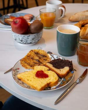 thumbnail: Breakfast area