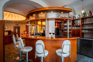 thumbnail: Bar (on property)