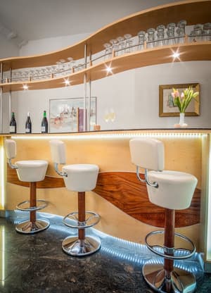 thumbnail: Bar (on property)