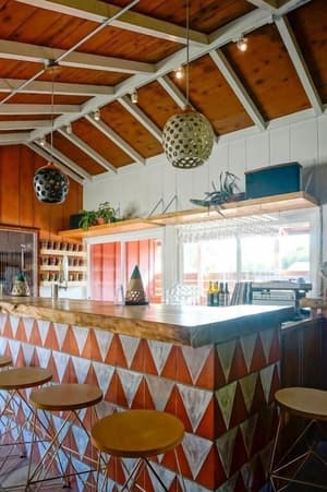 thumbnail: Bar (on property)
