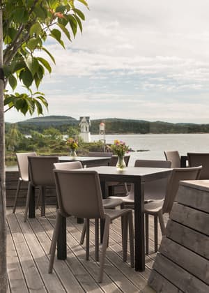 thumbnail: Outdoor dining