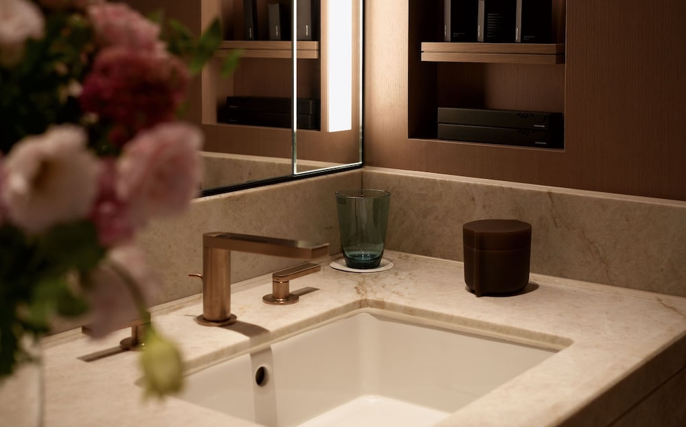 Bathroom sink