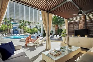 thumbnail: Bar (on property)