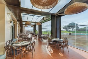 thumbnail: Restaurant
