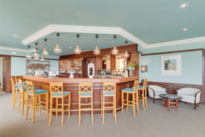 thumbnail: Bar (on property)