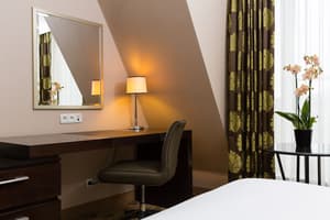 thumbnail: In-room business center
