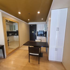 thumbnail: In-room dining