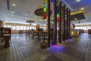 thumbnail: Family dining
