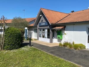 thumbnail: Front of property