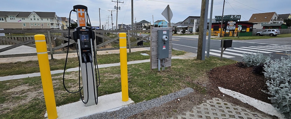 Electric vehicle charging station