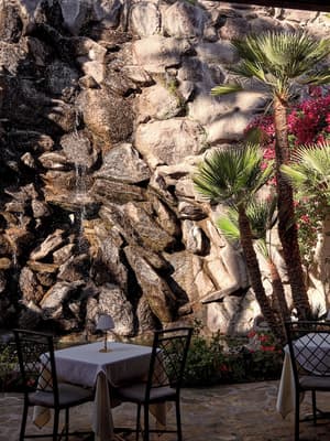 thumbnail: Outdoor dining