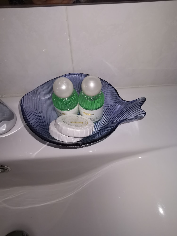 Bathroom amenities
