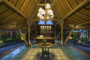 thumbnail: Interior entrance