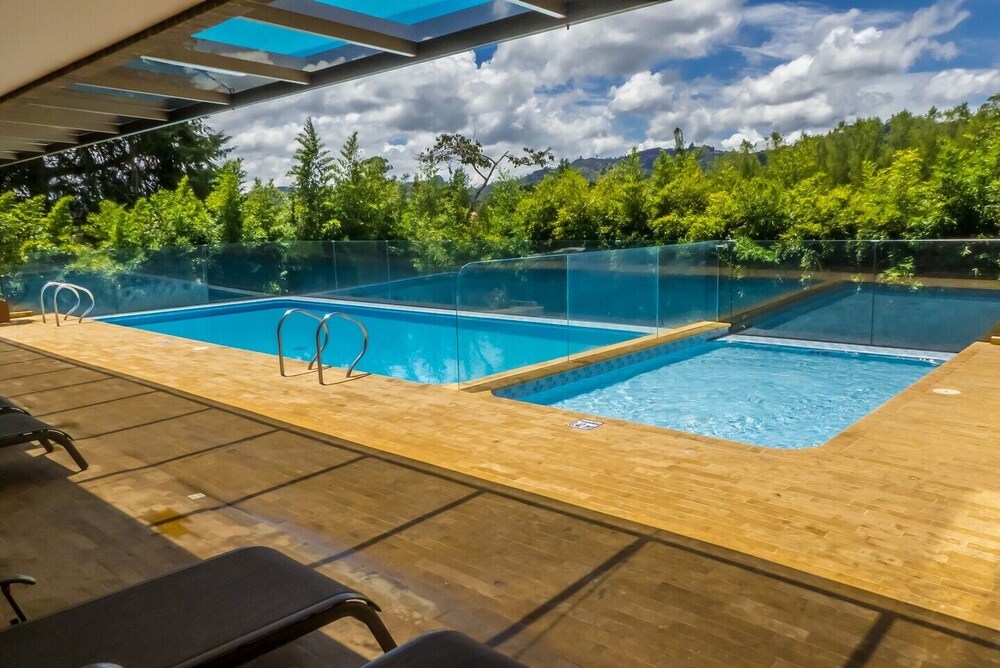 Indoor/outdoor pool