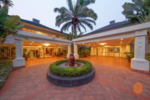 thumbnail: Interior entrance