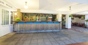 thumbnail: Poolside bar