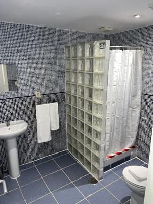 thumbnail: 404163621.jpg