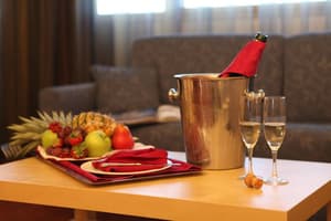 thumbnail: Champagne service