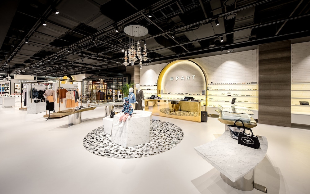 Shopping mall